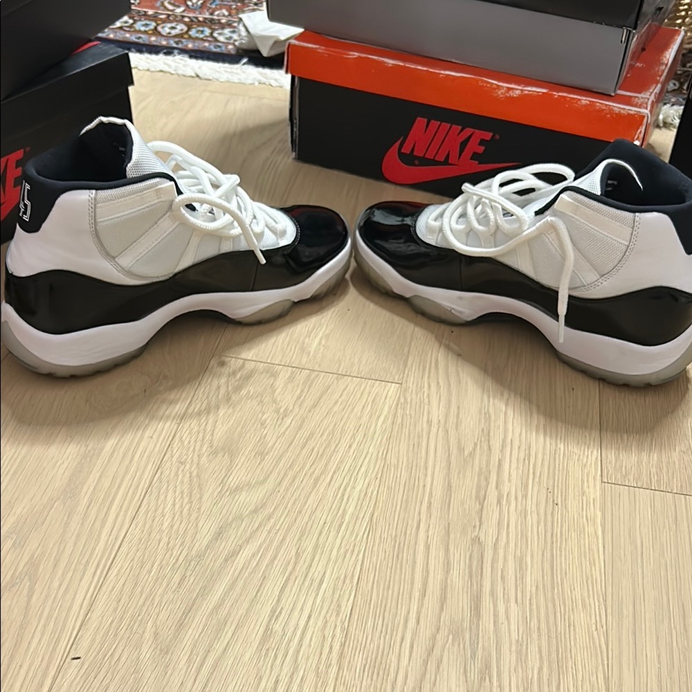 Air Jordan 11 Retro (2018) Black and White Sneakers with box - Picture 6 of 7